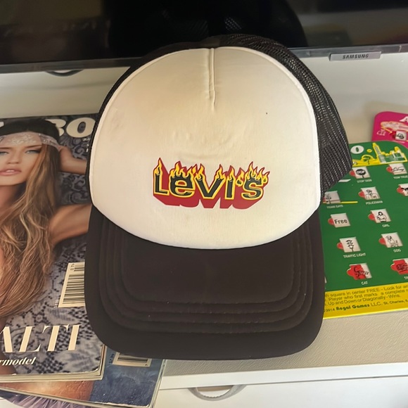 Levi’s trucker hat - Picture 1 of 2